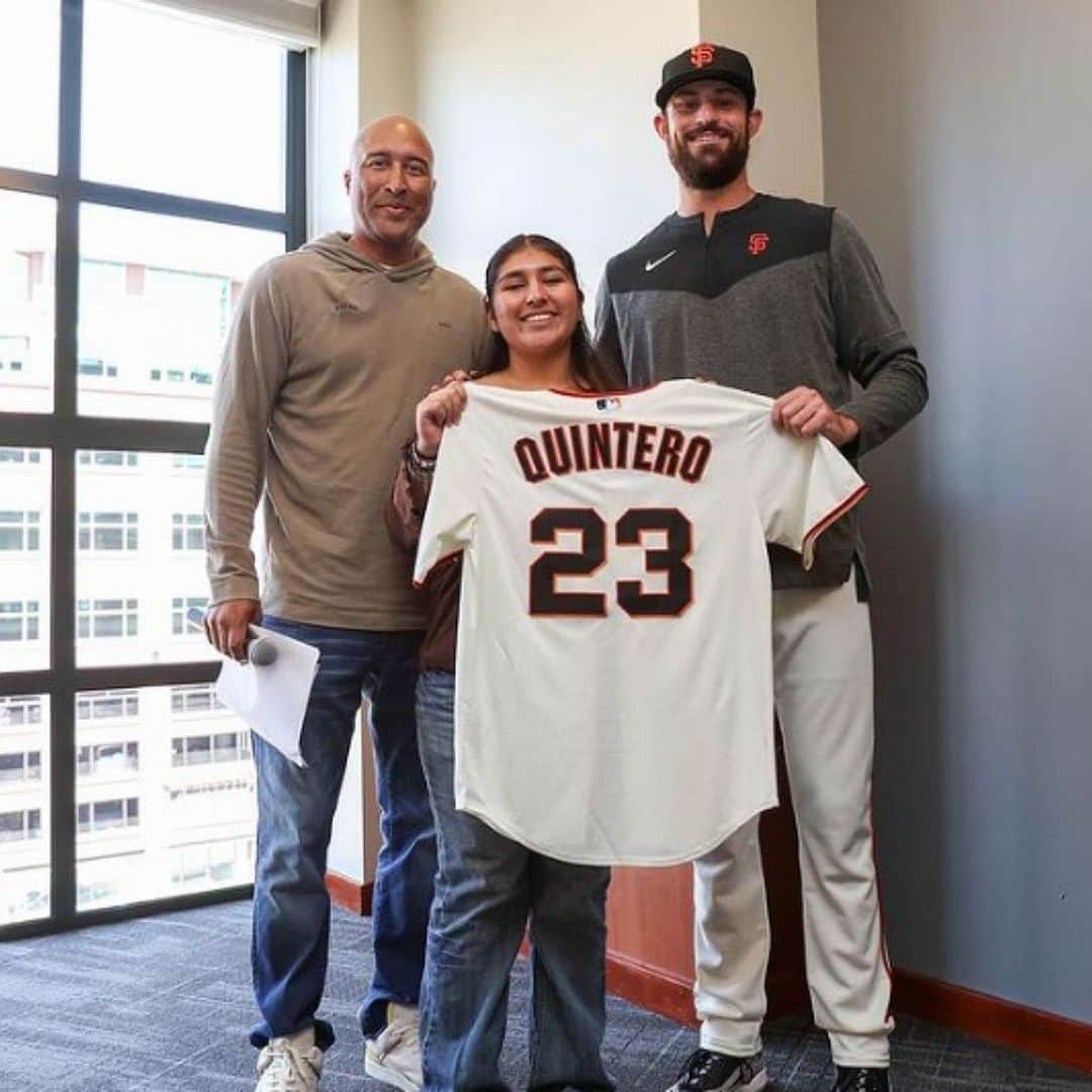 サンフランシスコ・ジャイアンツさんのインスタグラム写真 - (サンフランシスコ・ジャイアンツInstagram)「For the @giantscommunityfund, it’s always been about more than baseball and softball.   It’s about being included. Making new friends. Uncovering your confidence. Dreaming beyond the outfield walls.   Team up with the Fund today on #GivingTuesday. All proceeds raised will support the 35,000 youth who annually participate in free baseball and softball programming, including Junior Giants.   You can now double your impact! Donations will be matched by @thejemproject through the Fund’s year-end campaign.   Visit giantscommunityfund.org or click the link in our story to support now.」11月29日 2時44分 - sfgiants