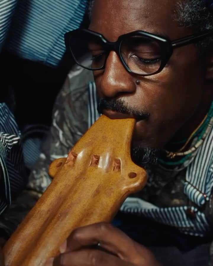 オリバーピープルズのインスタグラム：「@Andre3000 makes his return in custom 1971C from the exclusive #OliverPeoples @khaite_ny collection. Photos by @renellaice, courtesy of @gq. ⁠」