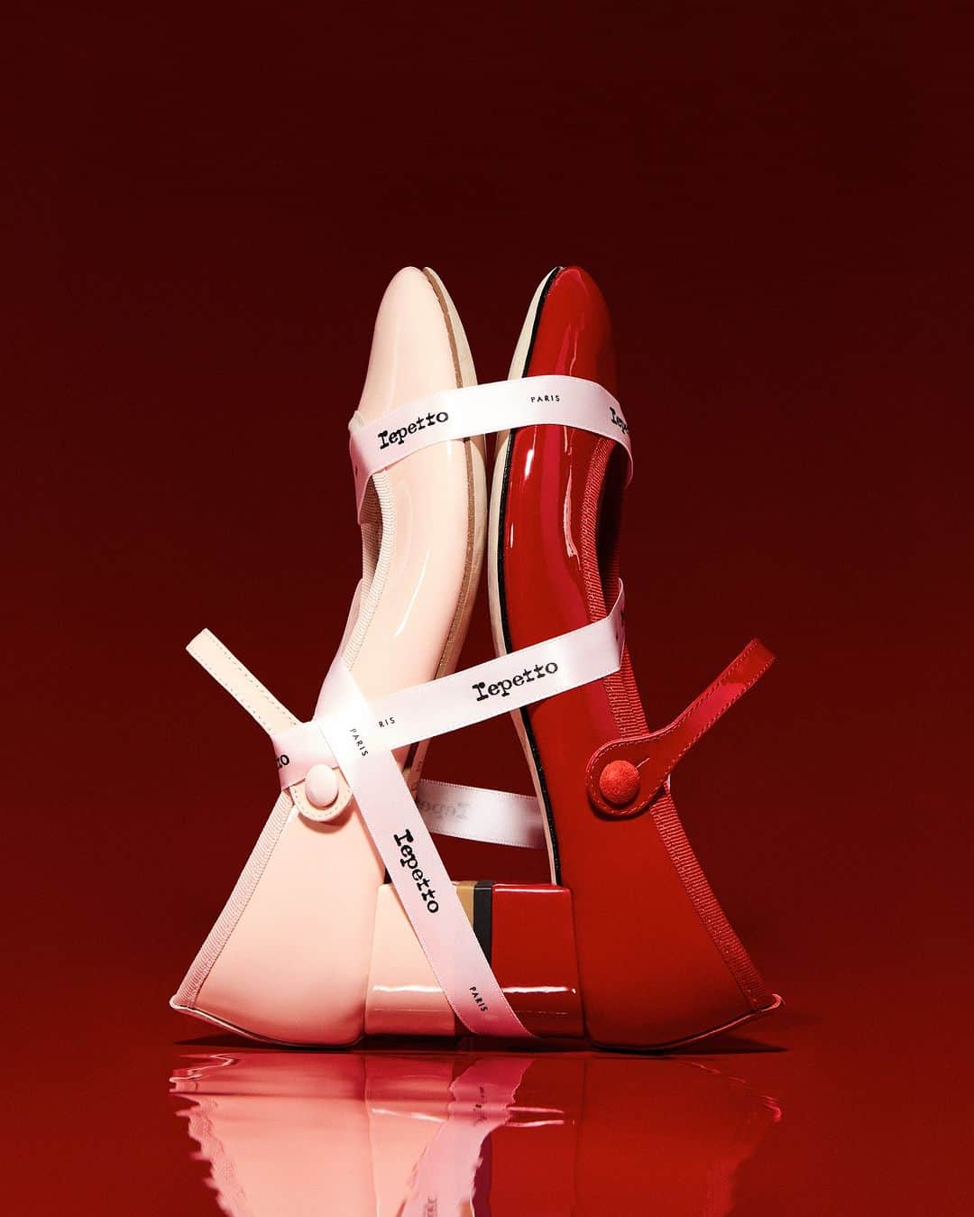 Repettoのインスタグラム：「Repetto Holiday Campaign.  The Rose Mary Janes.  #RepettoHolidayCampaign #Repettolconics」