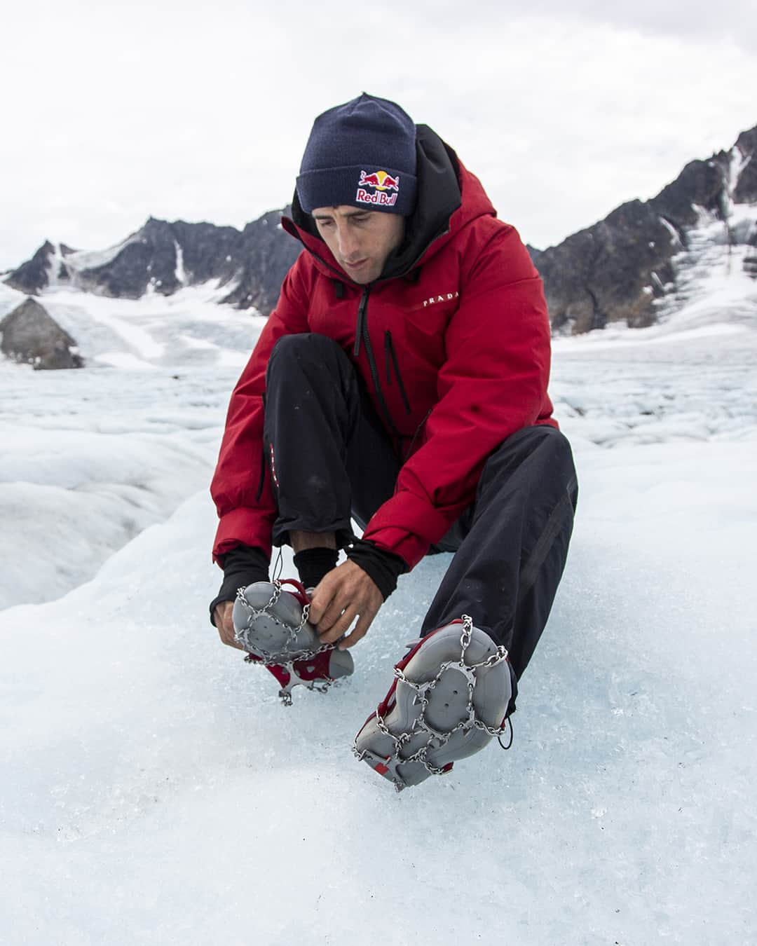 プラダさんのインスタグラム写真 - (プラダInstagram)「Equipped for the demanding environment of the Svalbard island, Prada Linea Rossa outfits Red Bull athlete Aniol Serrasolses to face the world’s highest frozen waterfall. The collection’s advanced textile developments combine comfort, high-performance function, and innovation. Discover more via link in bio.  @redbull @aniolserrasolses #RedBull #PradaLineaRossa #Prada」11月29日 3時00分 - prada