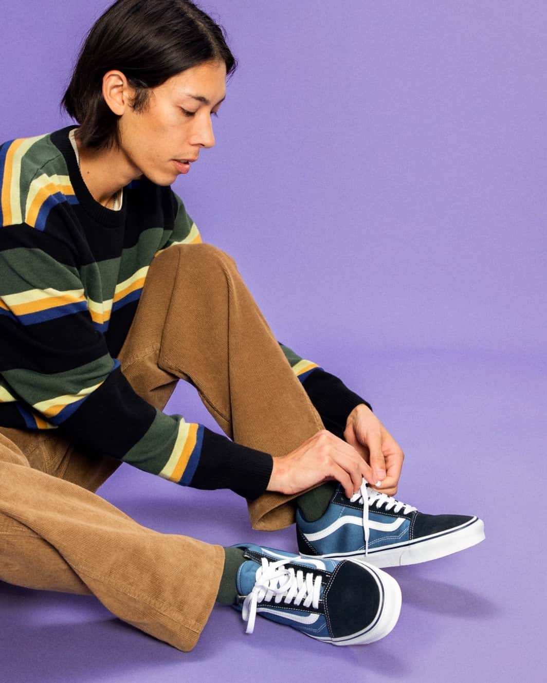 vansさんのインスタグラム写真 - (vansInstagram)「Complete the look with a classic: the Navy Old Skool is available at the link in bio.」11月29日 3時00分 - vans
