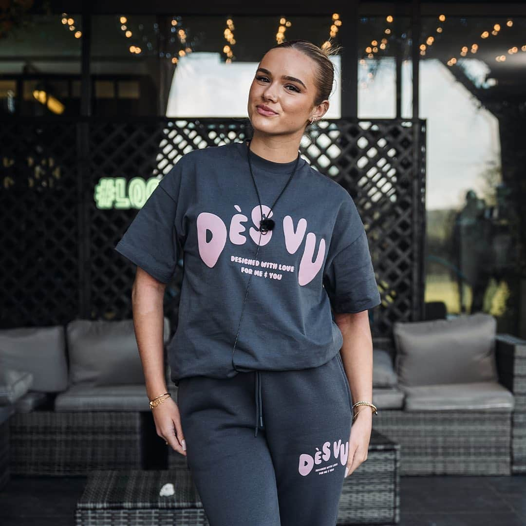 FOOTASYLUMさんのインスタグラム写真 - (FOOTASYLUMInstagram)「IT’S OFFICIAL 👑 The @desvu_clothing POP UP shop will be coming to the Footasylum Oxford Street store this Saturday 9am-9pm 🛍️ Set your reminders!! You do not want to miss out 👀⭐️ #footasylum #desvu」11月29日 3時00分 - footasylum