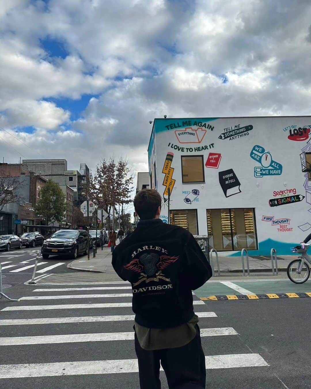 ソン・スンヒョンさんのインスタグラム写真 - (ソン・スンヒョンInstagram)「아아들고 걷다가 손가락 떨어질뻔  뉴욕에 살까...?🫣」11月29日 3時02分 - soow456