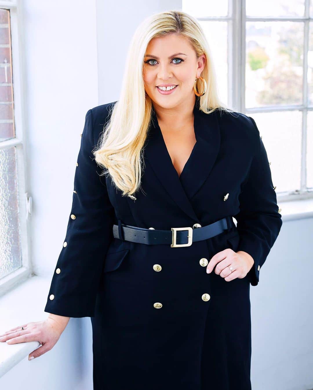 ルイーズ・ペントランドのインスタグラム：「I can’t believe I’m actually writing this but you are looking at the newest Columnist for Hello! Magazine (@hellomag) and I could not be more thrilled!!! 🍾🍾🍾 Somebody pinch me! Column is linked in my bio but a bit more chat below for the keen beans amongst us!👇🏼  I’ve loved magazines since I was really young and read all the teen publications with their free gifts and pull out posters, then moved onto reading all the glossy weeklies, without fail, in my office job lunch breaks.  I’m a bit more selective now but one magazine that has stood the test of time is Hello! I really love the lifestyle and fashion content as well as, of course, keeping up with the Royals- you know I love them so much!   A few years ago I had a dream come true at-home-photoshoot and 4 page spread in Hello! Mag and then a couple of years later shared Liam and I’s engagement exclusively with them- the team made it all so special and added so much magic to an already amazing time in our lives.👰‍♀️💍  In between these I’ve been totally inspired by their annual get togethers and Star Women Awards, celebrating ladies who’ve achieved incredible things.   ❤️In short, Hello! is pretty flipping special and to write for and be part of the Hello! Magazine Family, well it’s an honour.   I’ve linked the column in my bio and on stories. I would *LOVE* it if you would tap and read and of course, please share what you think! I’m already working on next month’s column!  Until then, HUGE thank you to @Rosiejnixon, @sophie.vokesdudgeon and Hello! Magazine for having me and an even bigger thank you to you gorgeous gang if you headed over to read it! Yay! 🥂Xxx  {Gorgeous profesh photo by @nickyjohnston - the best of the best 🥰}」