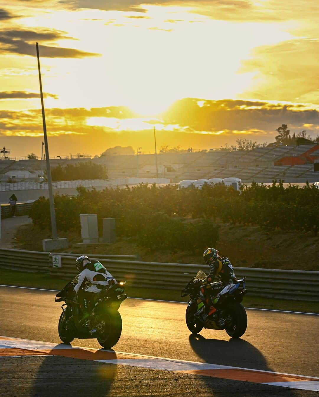 MotoGPのインスタグラム：「Sunset lovers 🌆🤩  #ValenciaTest ⏱️ #MotoGP #MotoGP2024 #FM21 #MB72 #FrancoMorbidelli #MarcoBezzecchi」