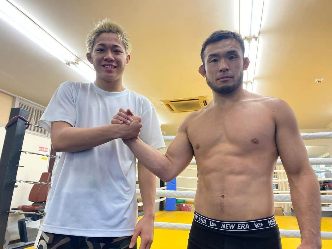 扇久保博正さんのインスタグラム写真 - (扇久保博正Instagram)「未来のチャンピオン プロ4戦4勝 秋元強真くん17歳とタイマン練習 17歳て、、、 ありがとう！ 試合まで、あと33日」11月29日 14時29分 - hiromonster0401