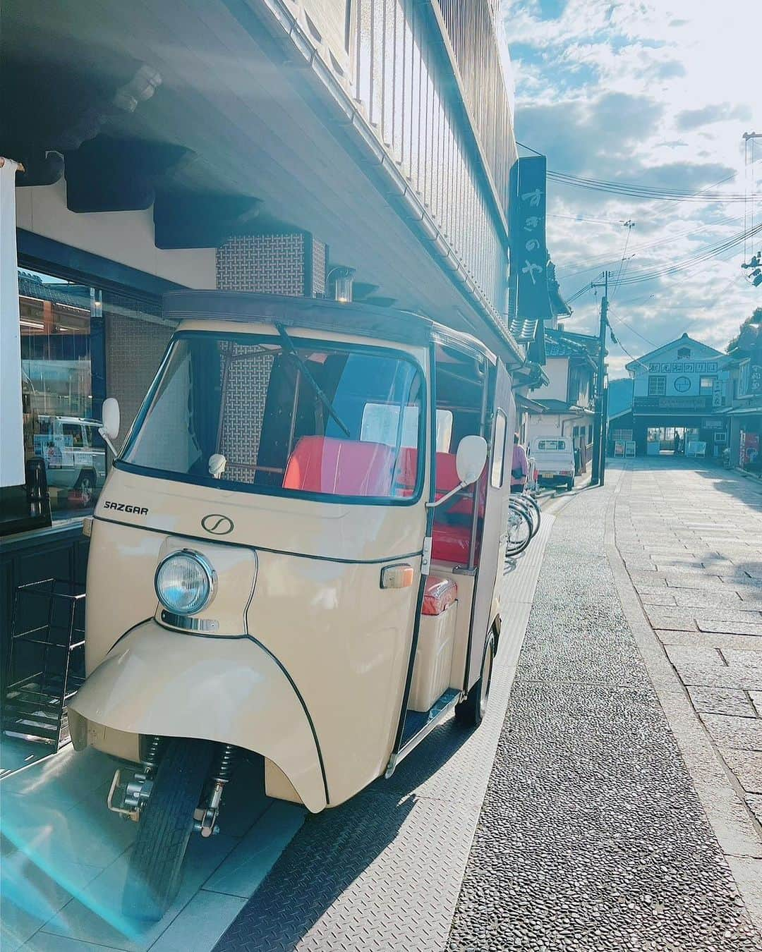 中川愛海さんのインスタグラム写真 - (中川愛海Instagram)「3世代家族旅行in京都天橋立 少し思い出をみなさまに😊 天橋立へ！なぜ？と言われますと昨年食べた間人蟹があまりにも美味しく！私は蟹があまり好きではなかったのに好きになった蟹と出会えたから家族に食べさせたい！ 我が家はおばあちゃん、母、妹みんな蟹好きで、これはこんな機会ないからとおばあちゃんも初めて誘って旅行へ！ 私が小学生の頃おじいちゃんがまだ生きてた時はよくみんなで旅行しました！ 小さかった私がまさかおばあちゃんを誘って旅行に行くなんて考えてもなかった！思い切って誘ってよかった😊 おばあちゃんがは子供に戻ったかのように何をみても感動してくれ，綺麗‼️美味しい！あれも食べたい！これも食べたい！ってほんとめちゃくちゃ喜んでくれてました！ やっぱりこういうコミュニケーション大事だしまた一緒に行きたいなと思った！ 続く… #中川愛海  #一日一回カンパイ  #アミュラン  #京都天橋立」11月29日 14時30分 - ami_nakagawa_