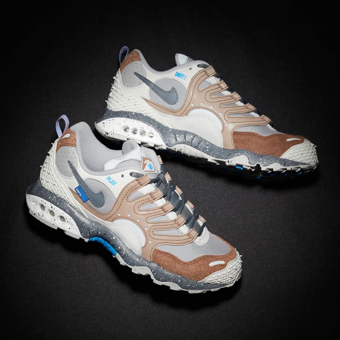HYPEBEASTさんのインスタグラム写真 - (HYPEBEASTInstagram)「After popping up on the radar of sneakerheads last week, @undefeatedinc has officially revealed its collaborative take on the @nike Air Terra Humara. ⁠ ⁠ Arriving in “Archaeo Brown” and "Black," the silhouette is constructed with elevated materials, including suede, leather, and corduroy. Additionally, 3M reflective panels on the toebox and lateral side provide an added element of visibility in low-light conditions. Finishing off the design is UNDFTD's branding on the tongue tag, hangtag, pull tab, and heel counter.⁠ ⁠ The capsule is expected to drop on December 2 via Nike and UNDFTD as well as at select retailers for $170 USD.⁠ Photo: UNDEFEATED」11月29日 13時15分 - hypebeast