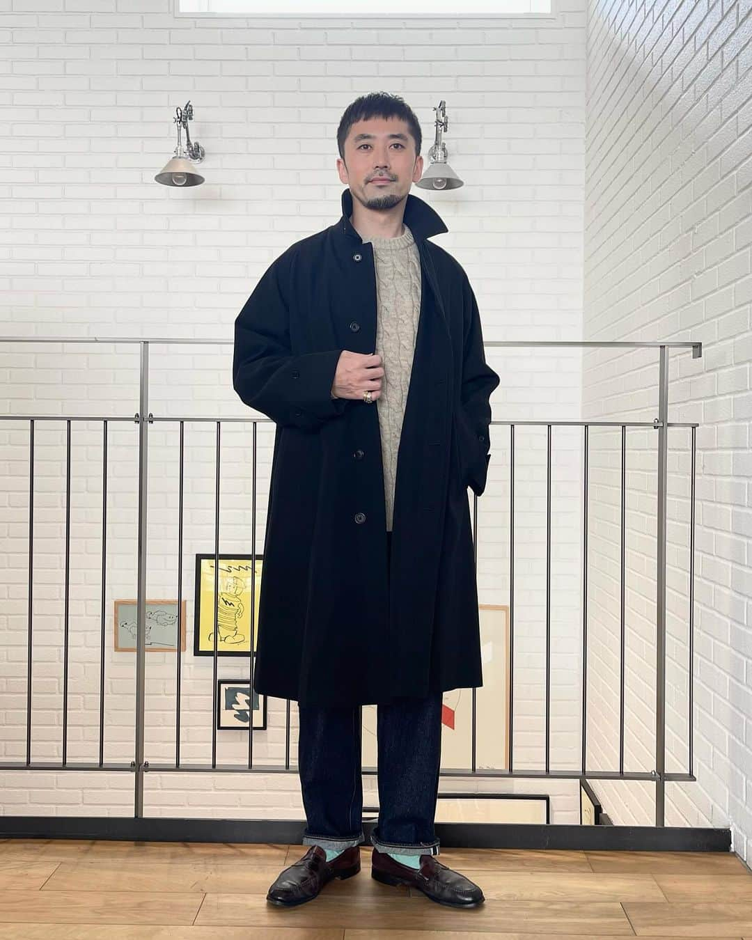 green label relaxing 自由が丘店さんのインスタグラム写真 - (green label relaxing 自由が丘店Instagram)「【men's coordinate】 　　　 コートが手放せない季節になってきましたね🧥 メンズでも定番のウールコートや都会に馴染むダウンジャケットなど沢山のアウターが入荷しております。 　　　　 是非店頭でお気に入りの1着を探してみて下さい！ 　　　　 　　　　　 商品詳細の確認やお取り置きなどは店舗までお気軽にお電話下さいませ。 　　　　　  @ua_greenlabel  @glr_jiyugaoka    staff @ken_suzaki  @_onizawan_  　　　 　　　　  ■自由が丘店営業時間 11:00〜20:00 ☎︎03-5731-8531 　　　 ■駐車場サービス お買い上げ金額に応じて以下ご利用いただけます。 場所【自由が丘南口有料駐車場】 >¥5,000(税込)以上　30分チケット1枚 >¥10,000(税込)以上　30分チケット2枚 　　　　 　　　　　 #greenlabelrelaxing #グリーンレーベルリラクシング  #mensfashion #jiyugaoka#自由が丘 #メンズカジュアル#メンズアウター #オフィスカジュアル#大人カジュアル#大人男子」11月29日 13時22分 - glr_jiyugaoka