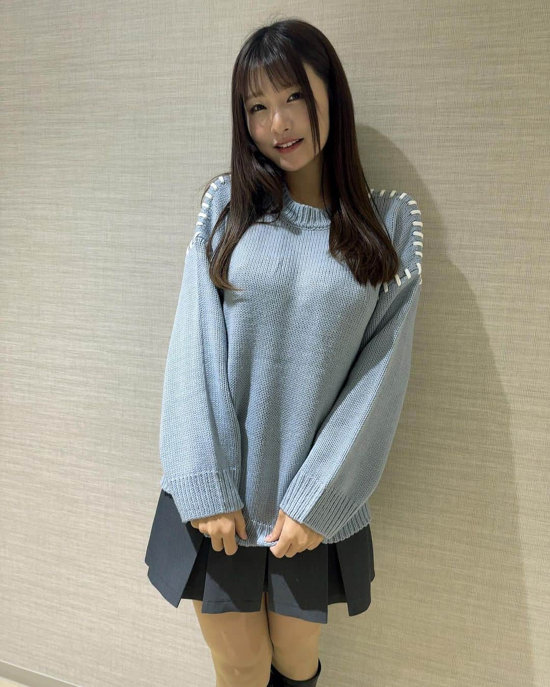 原つむぎさんのインスタグラム写真 - (原つむぎInstagram)「お気に入りのニット🩵 最近水色好きなの☺️肩のステッチもかわいい〜🤍  knit:@asknowasplus」11月29日 13時30分 - haratsumugi