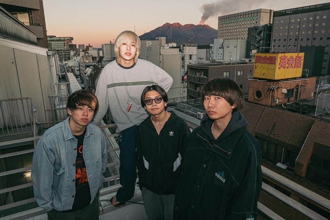 のインスタグラム：「オフショット📸 "老いてもヤングスキニーツアーvol.2" vol.2あったんだ編 2023.11.13 at 鹿児島CAPARVO HALL  photo by @rockn__photo」