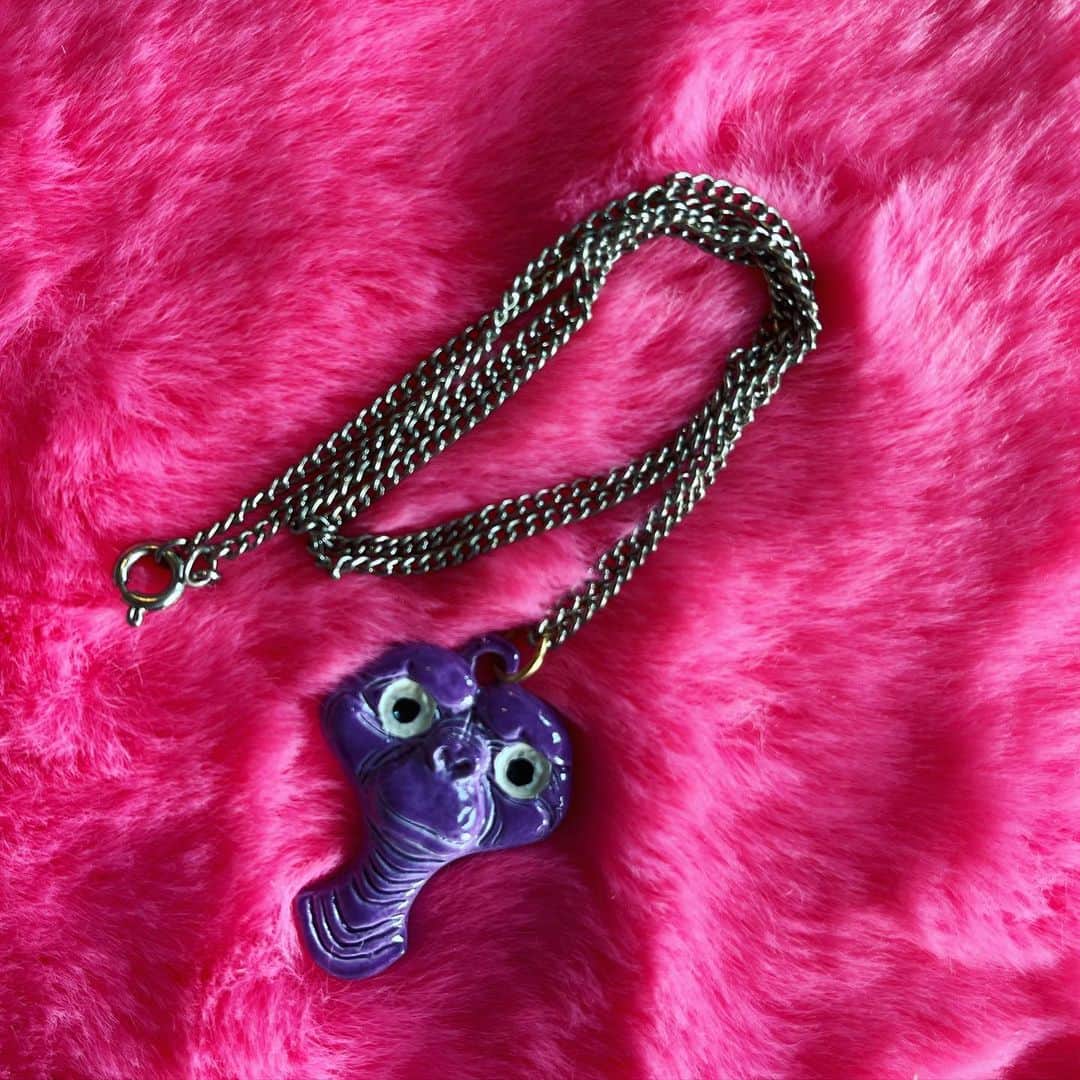 ぴよ。こぱ。のインスタグラム：「絶好調に絶不調のE.T.ネックレス💜」