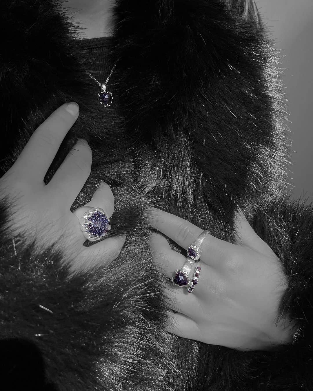 ストーレンガールフレンズクラブのインスタグラム：「Solid sterling silver claws grasp our new ‘Galaxy Stone’. Our latest edition to the Love claw collection.」