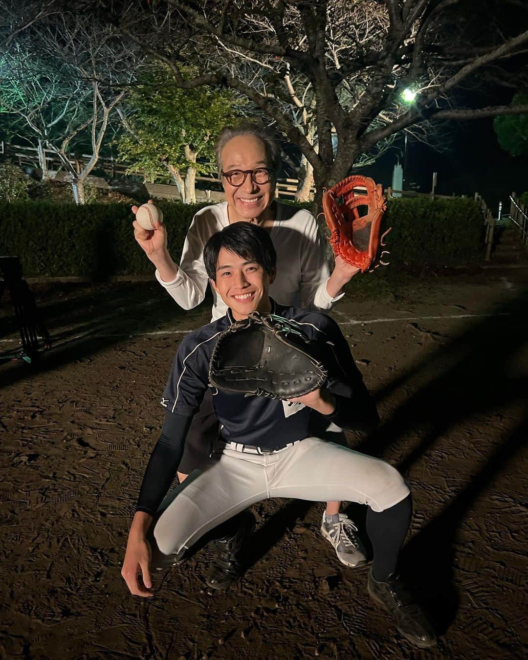 下剋上球児のインスタグラム：「⚾️  第8話登場シーン✨ 犬塚おじいと翔くんをパシャリ📸  翔くん大好きおじいが……  #tbs #日曜劇場 #下剋上球児 #12月3日よる9時第8話放送✨」