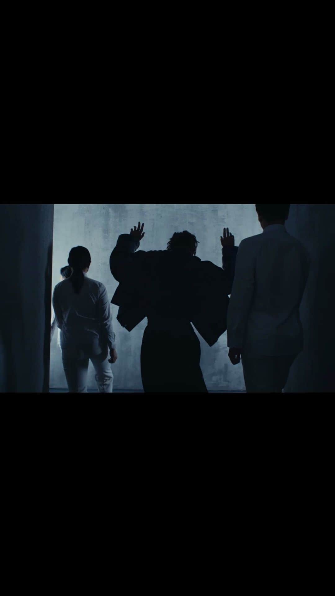 ATEEZのインスタグラム：「[🎬] ATEEZ(에이티즈) - ’미친 폼 (Crazy Form)‘ Official MV Teaser 1  　 　 youtu.be/Rj4W1efeO6Q   　  #WILL #미친폼 #Crazy_Form #ATEEZ #에이티즈」