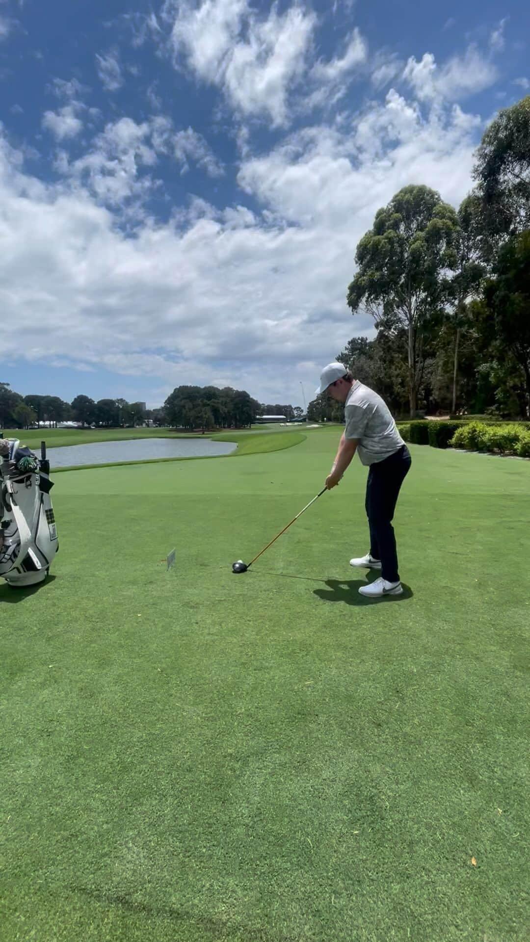 ロバート・マッキンタイアのインスタグラム：「Wow 🤩 the best conditioned golf course I have ever played 😍 @ausopengolf」