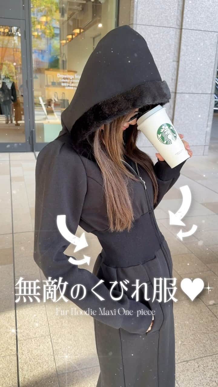 Radyのインスタグラム：「ファーフードで"あざとく盛る♡"  ✔️ファーフードで女の子が可愛く見えるパーカー  ✔️ゆったりマキシワンピだから着心地は超楽ちん  ✔️裏起毛だから暖かい  #Rady #レディ #武藤静香 #くびれワンピ #冬ワンピ #フーディワンピ #冬コーデ」