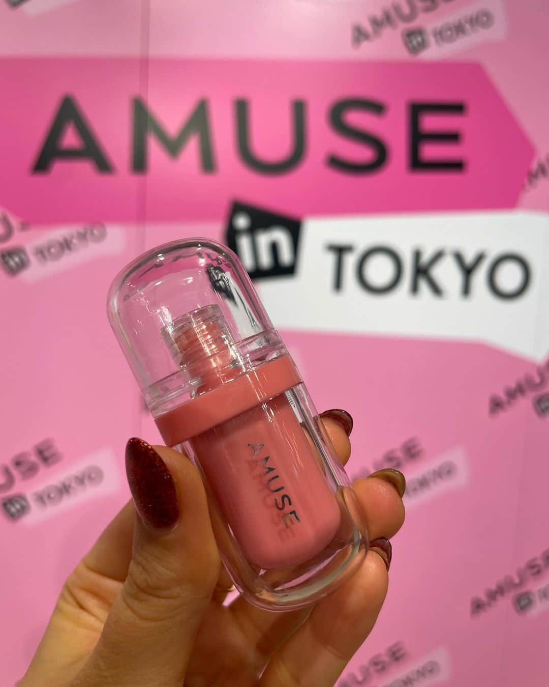 エリカ・セイラさんのインスタグラム写真 - (エリカ・セイラInstagram)「韓国のヴィーガンコスメブランド @amuse.jp のローンチパーティにご招待していただきました🩷  ピンク空間でかわいかったー🩷 動物実験無しで、動物性成分の不使用の素晴らしいブランド🐇🩷  ジェルフィットティントは、ベタつかないのに潤って、発色も良くて最高🩷  #AMUSE #アミューズ #ビーガンメイク #ジェルフィットティント  #韓国コスメ #韓国メイク #ウォニョン #jangwonyoung #wonyoung #koreanmakeup #veganmakeup #vegancosmetics #ヴィーガン #ヴィーガンコスメ #crueltyfree #crueltyfreebeauty #crueltyfreemakeup #vegan #veganbeauty #動物実験反対 #againstanimaltesting #渋谷 #Shibuya #kbeauty #Koreanbeauty #IVE #Kpop #kpopidol #クルエルティフリー #韓国美容」11月29日 14時23分 - erica_sarah_
