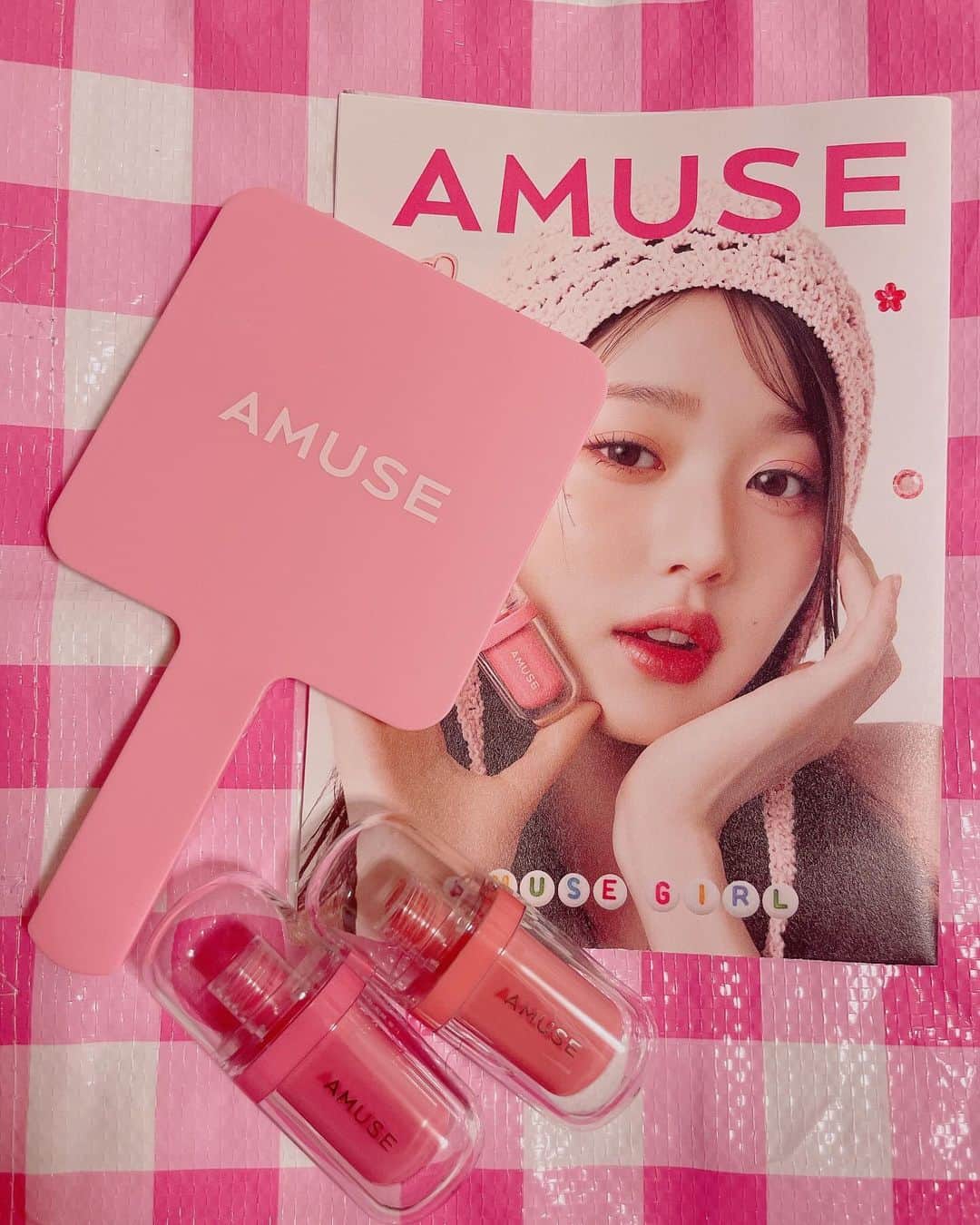 エリカ・セイラさんのインスタグラム写真 - (エリカ・セイラInstagram)「韓国のヴィーガンコスメブランド @amuse.jp のローンチパーティにご招待していただきました🩷  ピンク空間でかわいかったー🩷 動物実験無しで、動物性成分の不使用の素晴らしいブランド🐇🩷  ジェルフィットティントは、ベタつかないのに潤って、発色も良くて最高🩷  #AMUSE #アミューズ #ビーガンメイク #ジェルフィットティント  #韓国コスメ #韓国メイク #ウォニョン #jangwonyoung #wonyoung #koreanmakeup #veganmakeup #vegancosmetics #ヴィーガン #ヴィーガンコスメ #crueltyfree #crueltyfreebeauty #crueltyfreemakeup #vegan #veganbeauty #動物実験反対 #againstanimaltesting #渋谷 #Shibuya #kbeauty #Koreanbeauty #IVE #Kpop #kpopidol #クルエルティフリー #韓国美容」11月29日 14時23分 - erica_sarah_