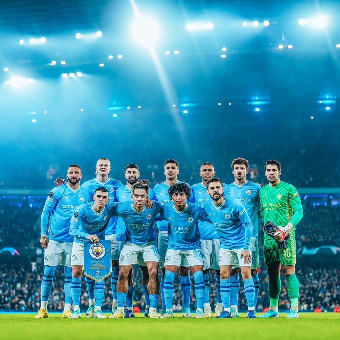 マンチェスター・シティFCのインスタグラム：「The boys in blue never give in 👊」