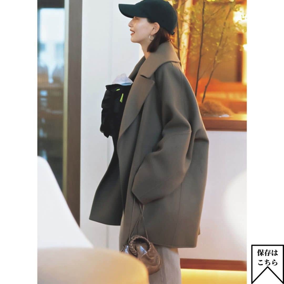 VERY編集部さんのインスタグラム写真 - (VERY編集部Instagram)「【このコーデが気に入ったら コメント欄に♡をください！ 気に入ったコーデを保存していくと あとから見返すときにも便利です✨】 11月29日（水） 抱っこ紐まですっぽり包み見込める 袖も身幅も太めなコーデで ”抱っこ紐に気付かなかった！”なんて言わせたら大成功💛 👉３枚目の後姿はオシャレオーラが漂います✨  コート：#CHAOS #カオス ロンT：#ATON #エイトン デニムパンツ：#StunningLure #ツタニングルアー バッグ：#HEREU #ヘリュー スニーカー：#CONVERS #コンバース キャップ：#エイティワンハンドレッド  #今日のコーデ #今日の服 #コーデ #水曜日 #11月29日 #11月 #ootd #outfit  #冬コーデ #VERYほぼ毎日コーデ #VERY編集部 #VERYweb #辻元舞 #very   撮影／水野美隆　ヘア・メーク／廣瀬浩介　スタイリング／岩田槙子　取材／塚田有紀子  ※VERY11月号P61に掲載の商品です。お問い合わせはお控えください」11月29日 6時00分 - veryweb.jp