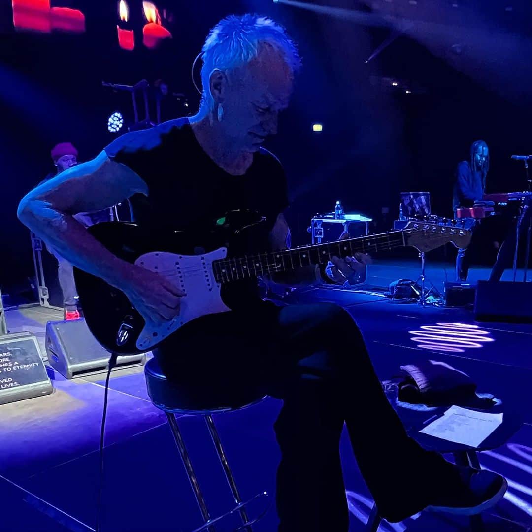 スティングのインスタグラム：「#Soundcheck www.sting.com/tour 📷: @mkcherryboom」