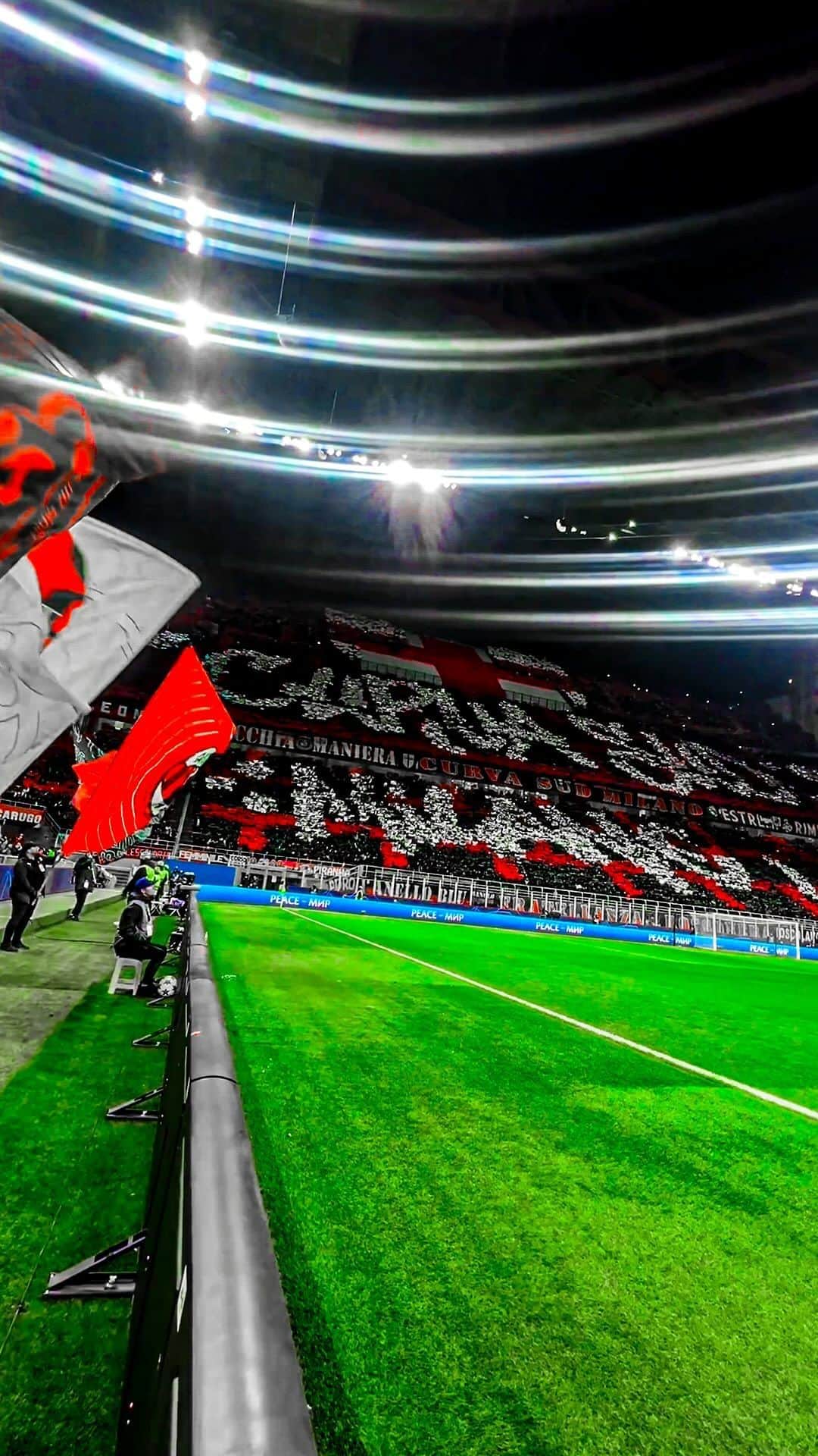 ACミランのインスタグラム：「Flags waving, hearts beating ❤️🖤  #UCL #ACMBVB #SempreMilan」