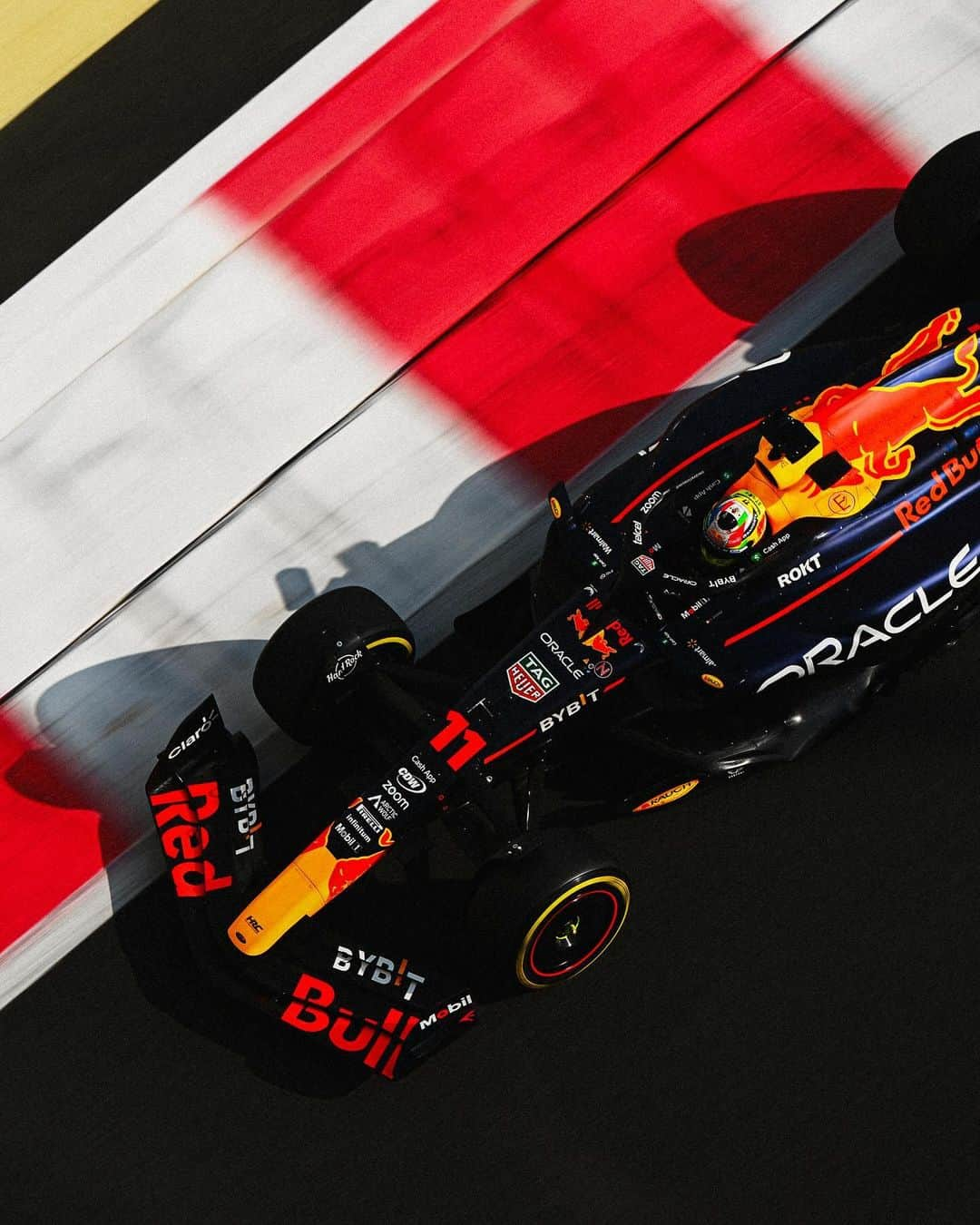 セルジオ・ペレスのインスタグラム：「Happy to wrap up the era of the RB19, a historic car for the whole team. Finished with lots of laps and plenty of information to prepare for next year.   Time to rest a bit and enjoy time with my family.  Thanks everyone for a great year!   Contento de terminar la era del RB19, un coche histórico para todo el equipo. Cerramos con muchas vueltas y buena información para preparar el año que entra.  Ahora a descansar un poco y a disfrutar de mi familia.  ¡Gracias a todos por un gran año!  #SP11」