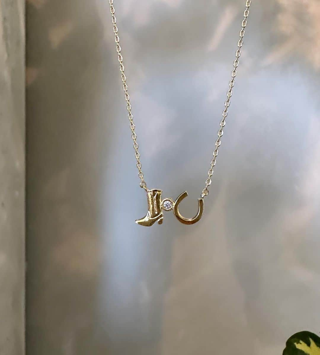 のインスタグラム：「Cowboy boots necklace and earrings are selling fast!!☺️」