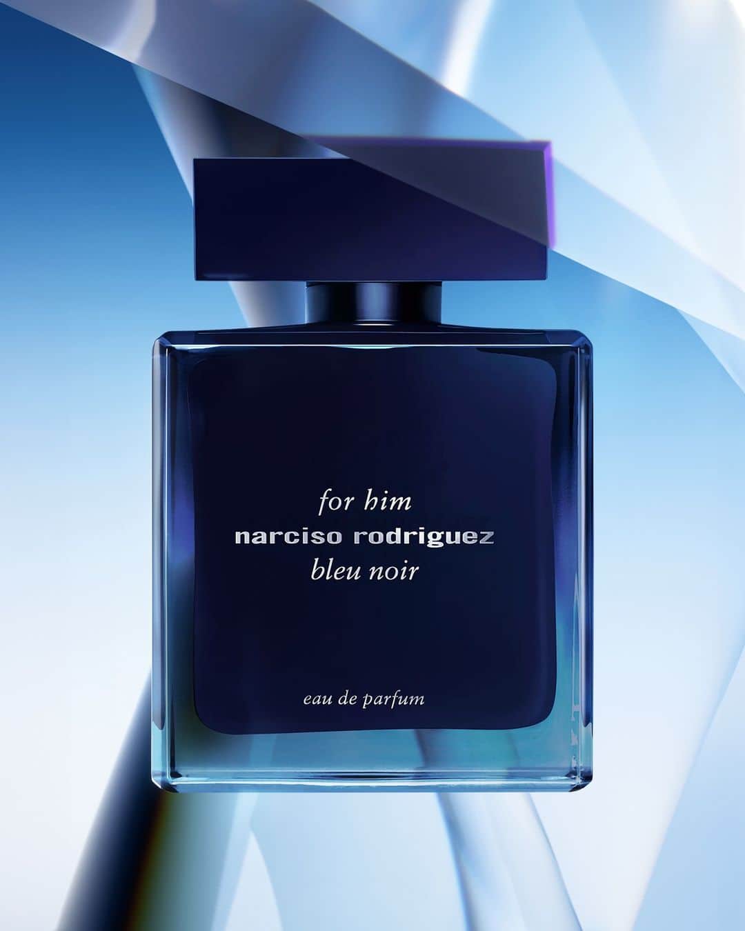 ナルシソロドリゲスのインスタグラム：「This holiday season, gift him bleu noir eau de parfum, a magnetic scent that blends sensual musc with woody notes of blue cedar and black ebony.  #forhim #forhimbleunoir #bleunoir narcisorodriguezparfums #parfum #fragrance」