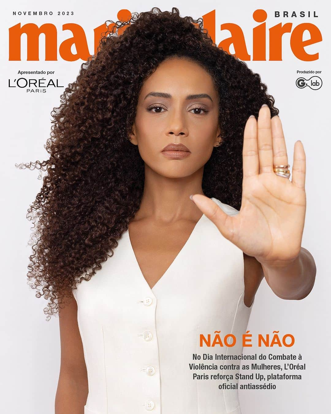 Tais Araújoさんのインスタグラム写真 - (Tais AraújoInstagram)「Essa não é só mais uma capa de revista, é um lembrete de que você não está sozinha, que é possível pedir ajuda e que há formas de lutar contra o assédio com ações efetivas de combate à violência contra a mulher.  Quando me juntei a iniciativa global Stand Up, em 2021, ouvi diversos relatos, me conectei com outras mulheres e através do treinamento on-line pude identificar as várias facetas do assédio, e principalmente, aprender para ajudar outras pessoas nesses momentos de vulnerabilidade.  E todos podem fazer o treinamento. Ele é online, leva 10 min e o link está lá nos meus stories.  #StandUp é um treinamento desenvolvido por @lorealparis em parceria com as ONG Right To Be e no Brasil, a ONG Cruzando Histórias.   📕: @marieclairebr」11月29日 6時25分 - taisdeverdade