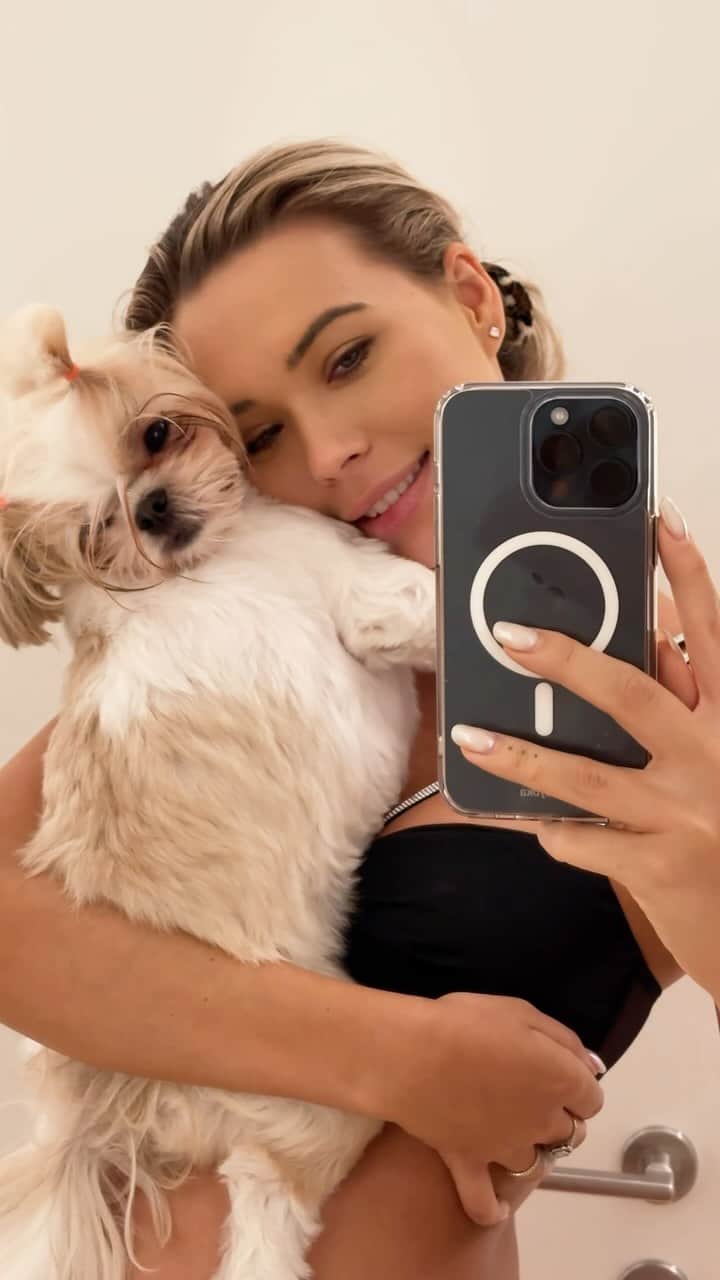 SANDRA KUBICKAのインスタグラム：「Mommy’s little girl ✨」