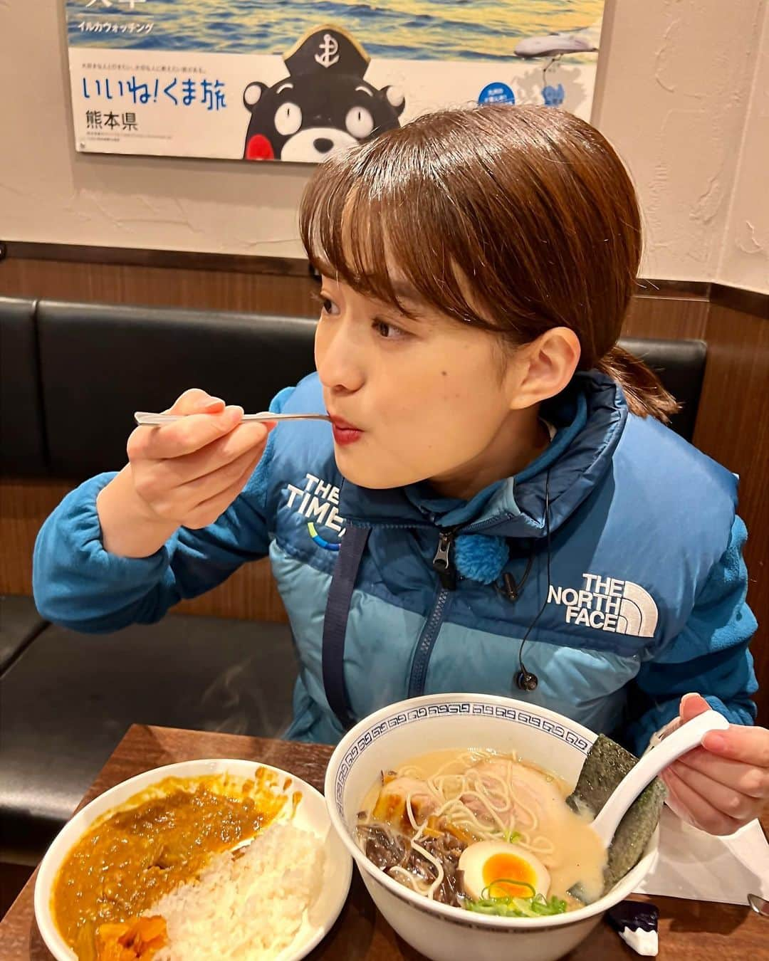 篠原梨菜のインスタグラム：「#早朝グルメ 東京・三鷹駅近く 熊本ラーメンひごもんずへ！ 朝5時から営業。 マル得ラーメン😋 くさみがなくコクのある豚骨スープ、マー油のコク！硬めの歯ごたえある細麺。熊本ラーメンといえば角煮！ 特製ダレで3時間煮込んだ柔らかいお肉。 店主の実家が精肉店だそうで、安く美味しいお肉を卸しています！ 脂の甘みを感じる牛すじカレー(ミニ)🍛あったまる！ #水曜朝5時55分のラーメンtime #thetime_tbs  #熊本ラーメン #ひごもんず三鷹  #豚骨ラーメン #三鷹グルメ  #牛すじカレー  #tbs」