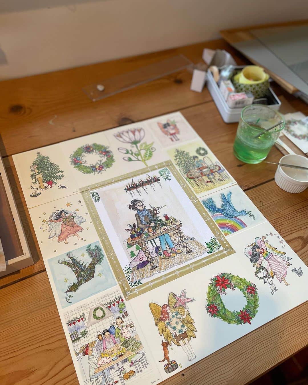 結城アンナさんのインスタグラム写真 - (結城アンナInstagram)「🎄ポストカードでムードボードコラージュ☺️ここでは自分が描いたカードを使いましたが、人様から送られて来たカードや年賀状で作るのも可愛いと思います😍コルクのボード&画鋲📌でムードボードも🥰 🎄Mood board collage using post cards✨  #diy #moodboard #手作り #ムードボード #ポストカード #postcard #postcards #xmas #クリスマス#ayukihouse_illustration」11月29日 7時05分 - ayukihouse