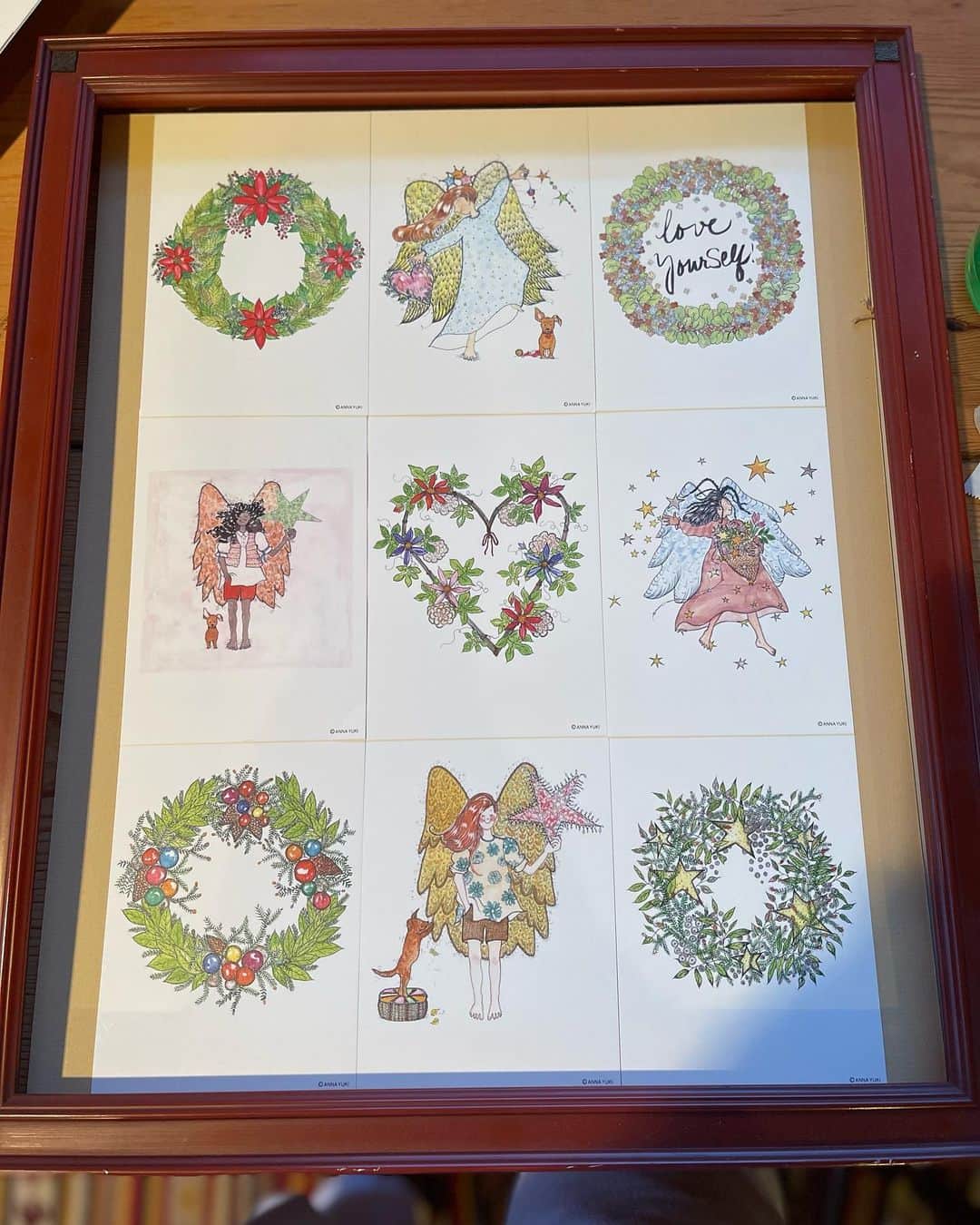 結城アンナさんのインスタグラム写真 - (結城アンナInstagram)「🎄ポストカードでムードボードコラージュ☺️ここでは自分が描いたカードを使いましたが、人様から送られて来たカードや年賀状で作るのも可愛いと思います😍コルクのボード&画鋲📌でムードボードも🥰 🎄Mood board collage using post cards✨  #diy #moodboard #手作り #ムードボード #ポストカード #postcard #postcards #xmas #クリスマス#ayukihouse_illustration」11月29日 7時05分 - ayukihouse