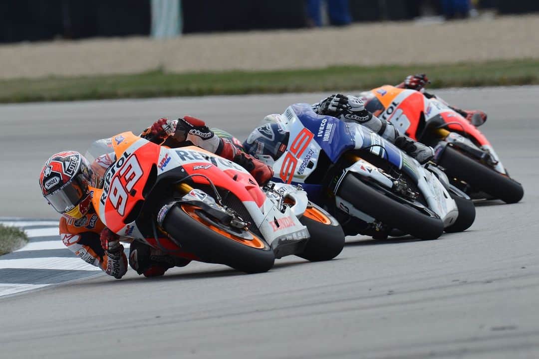 レプソル・ホンダのインスタグラム：「Win 04 🏆  US President @marcmarquez93 made it a hat trick in the US of A as he ran away with the Indianapolis GP. 188 points after the race with his teammate just 21 behind, 2013 was looking like it would go down to the wire 👀  #LookingBackOnMM93 🐜」