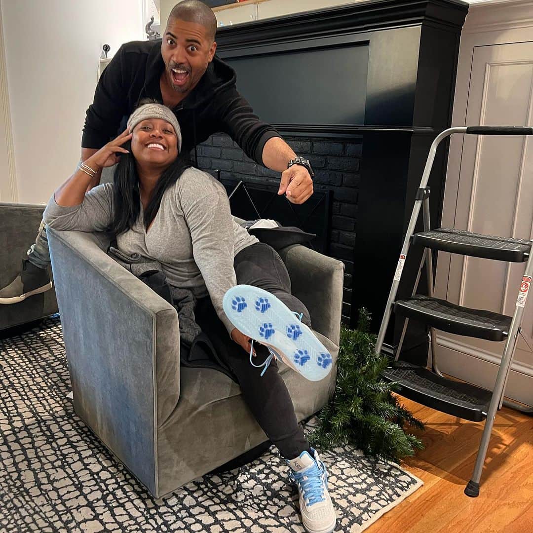 ケシア・ナイト・プリアムのインスタグラム：「Happy early Christmas to me!! Had to take a break from decorating to celebrate the arrival of these beauties!!! 💙 Spelman x Nike  Thank you to my #Spelman sisters @nanitheboss & @alex_ebanks  ****Official release date is DECEMBER 2, 2023 on Nike.com!!!!!****」