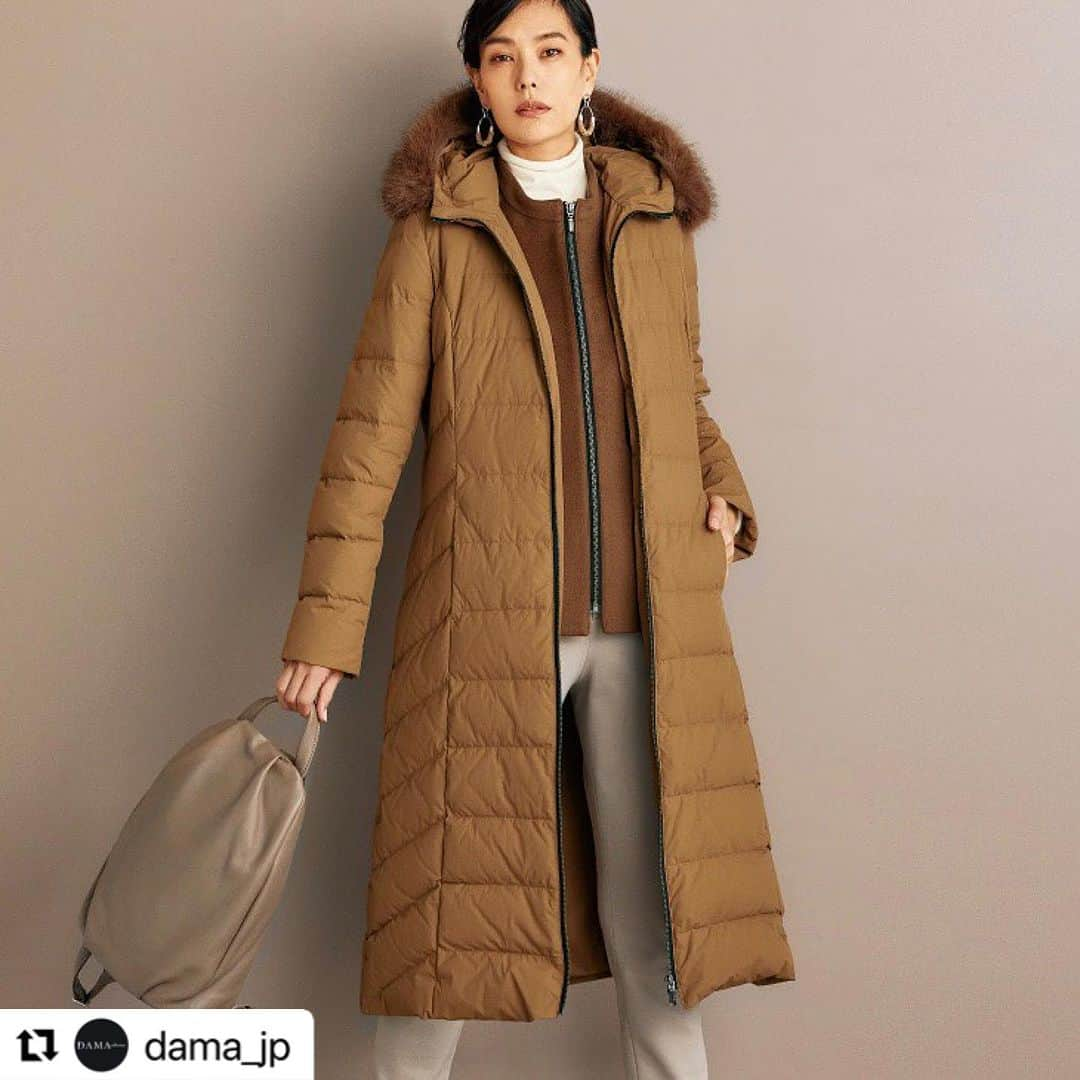 SAWAさんのインスタグラム写真 - (SAWAInstagram)「寒い日に オススメ４wayコート @dama_jp  より好評発売中。  ナナちゃんと２人 色違いコーデ載ってます。  それにしても 寒暖の差ありすぎ。 暖かくして出かけましょ🎵  #Repost @dama_jp with @use.repost ・・・ こんばんは！ 本日は「DAMA collection23年真冬特別号」より、大好評いただいている4WAYコートをご紹介いたします。  寒さが厳しい日も穏やかな日も、二着を重ねて、着分けて、着映える！ ウールカシミヤ素材の布帛ジレ＆ロング丈のダウンコートのセットは、今買って春まで長く着まわせる相棒コートです。 フード周りにあしらわれたファーは付け外しできるので、季節やコーディネートに合わせてアレンジ自在。  商品はタグからチェックできます✔︎ ◆オンラインショップはプロフィールのリンクから✔︎ ぜひチェックしてみてくださいね😊   #DAMA#DAMACOLLECTION#ダーマ#ファッション通販#ファッション通販サイト#大人コーデ#アラフォーコーデ#アラフォーファッション#アラフィフコーデ#アラフィフファッション#40代ファッション#40代コーデ#50代ファッション#50代コーデ#ディノス#ディノスで買いました#ootd#おしゃれさんと繋がりたい#ダウンコート#新作#新作発売#秋の新作#冬の新作#newarrival#ジレコーデ#カシミヤコート#ウールコート#着回しコーデ#ブラウン コーデ」11月29日 7時25分 - sawa_iam