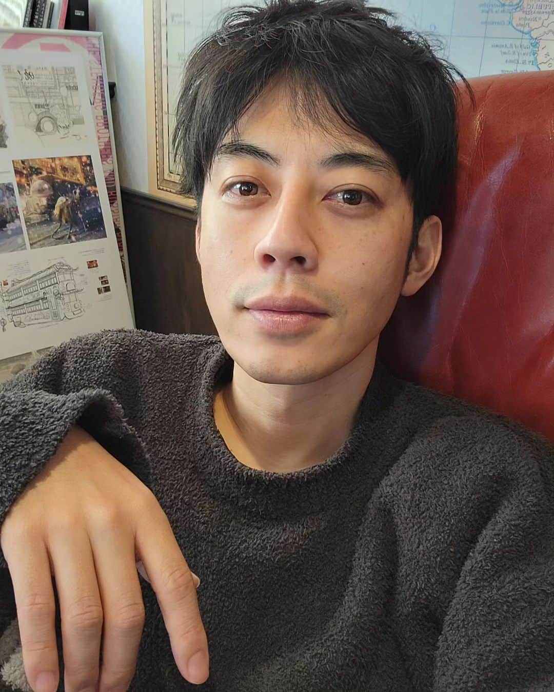 西野亮廣のインスタグラム：「メチャクチャ良い仕事ができた満足感&徹夜明けのネムネムで、すっごい優しい顔になっています。」