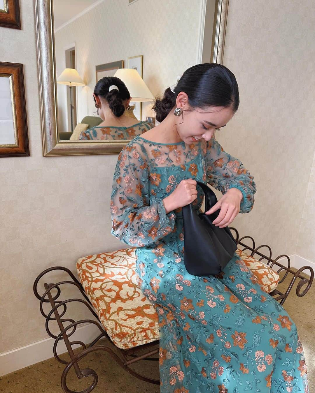 和田美由紀さんのインスタグラム写真 - (和田美由紀Instagram)「@kastane_ × @the_urbanblanche オケージョンドレスコラボ第三弾の撮影でヘアメイクさせて頂きました☺️💕 まやちゃんどれも似合っててかわいかったー🫶🏻 かとまりさんのこだわりと愛のこもったドレス達ぜひチェックして下さい🥺12月2日より販売開始だそうです💕  #オフショット特集をお届け #オケージョンドレス #kastane  #おしりフリフリまやちゃん可愛すぎる👼🏻 #かとまりさん友情出演のレアショット」11月29日 8時05分 - miyuwada