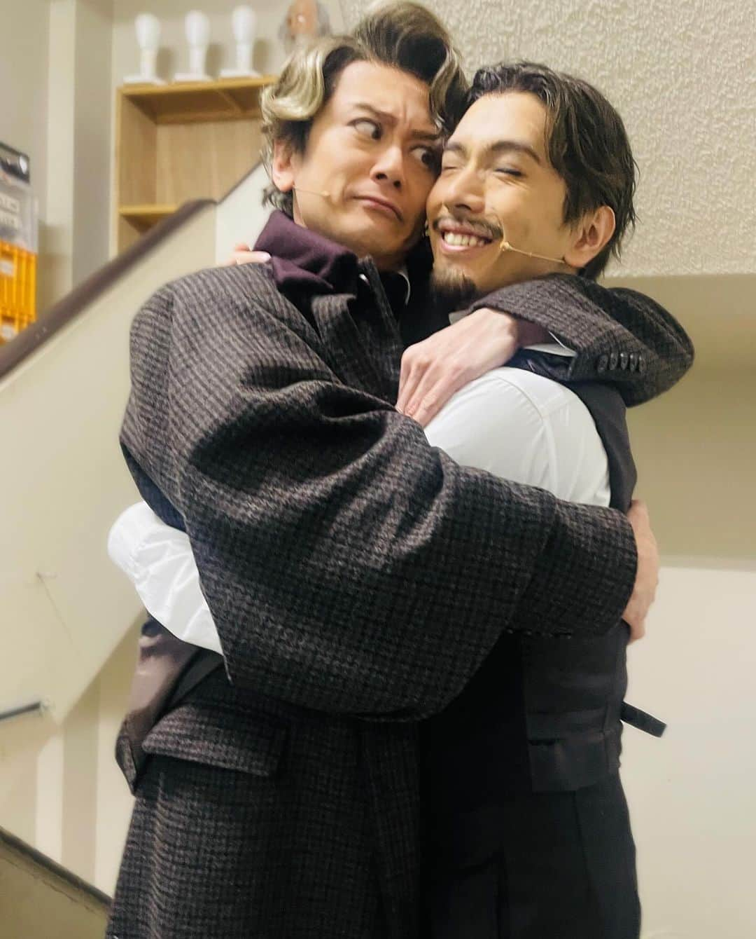 小西遼生さんのインスタグラム写真 - (小西遼生Instagram)「#LUPIN 11/28東京•帝国劇場公演  千穐楽を迎えました  #黒羽麻璃央 ボーマニャンだけここでお別れ さみしーなー  ボーマニャン悪い子 麻璃央ニャン良い子  寂しいので捕まえたら満足気なとても良い表情を浮かべてましたニャン  役者としても人としても尊敬出来るかっこいい人 またご一緒出来ますように！  年を跨いで来年の2月までルパンの冒険は続きます！これから名古屋、大阪、福岡、長野とまわっていきますのでどうぞお楽しみに♪  #sherlockholmes」11月29日 8時17分 - ryosei_konishi_official