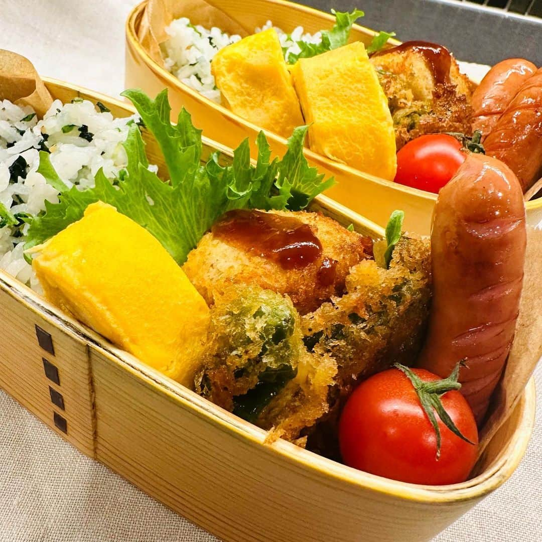 外村久美子のインスタグラム：「・ おはようございます！ 今日はコロッケ弁当🥔🥔  朝が暗くてしっかり寒くなってきました⛄️ たろーしんの目覚めも悪くなってきましたw  今日も元気に行ってらっしゃい〜！！  #obento」