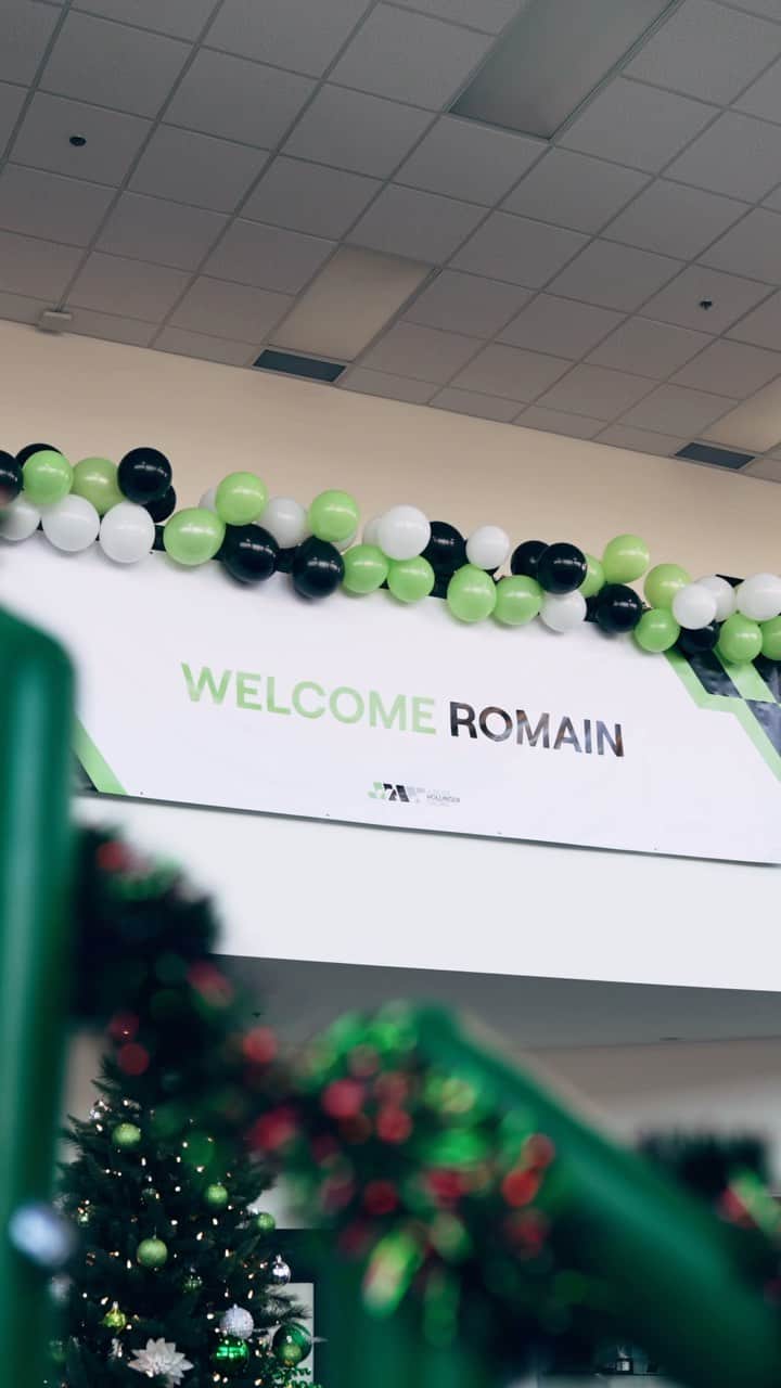 ロマン・グロージャンのインスタグラム：「Welcome, @grosjeanromain ! Happy to have you join the JHR family. 💚」