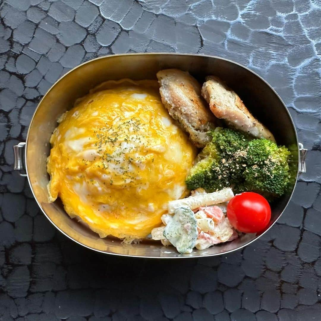 藤間園子さんのインスタグラム写真 - (藤間園子Instagram)「今日の#お弁当 は#オムライス 🍳 . . #卵に包む派❓ #包まない派❓ #最近私は包まない派 笑 #lunchbox for #mydaughter  #omeletrice 🥚 #justcoveredwitheggs #notwrapped #Whichonedoyoulike ❓」11月29日 8時27分 - sonoko_kouraiya