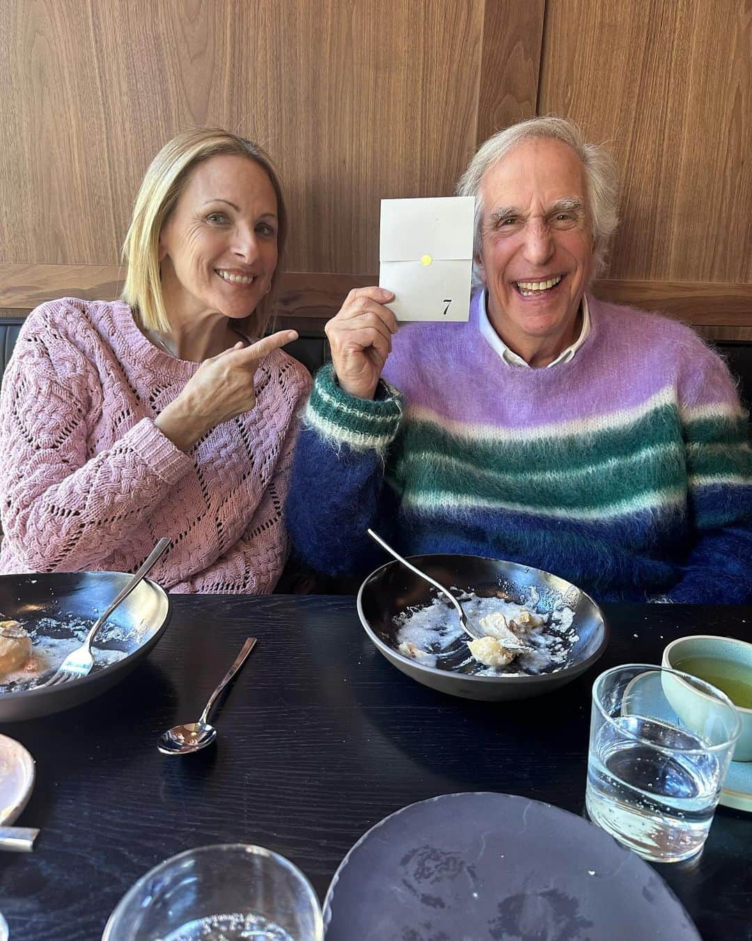 マーリー・マトリンのインスタグラム：「A spectacular meal with my favorite NYT Best Selling Author, Henry Winkler at @7adamsrestaurant. Wow. The best meal! Thank you!!」