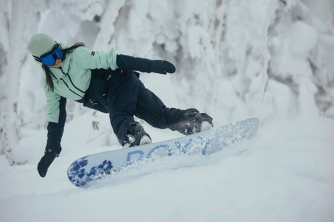 ROXY JAPANのインスタグラム：「自分のスノースタイルにあったウエアを探してね🩵🤍❄️⛄️ #goretex #roxysnow」