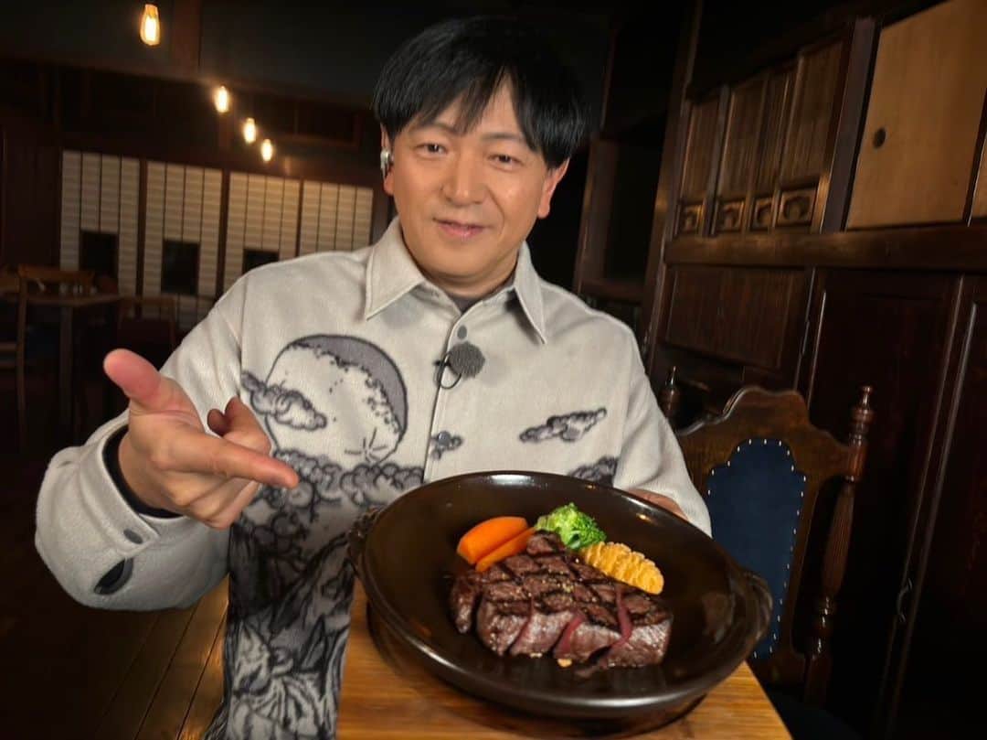 依田司のインスタグラム：「11月29日(水) きょうは語呂合わせで「いい肉の日」。 そこで、茨城県古河市にある「レストランSUNROSE」にお邪魔しました。 ここは、昭和8年に下駄問屋として建築された建物をリノベーションし、洋風のテイストを取り入れた和洋折衷の風情あるお洒落な洋食レストランです。 一番人気の、グリルで焼きじっくりオーブン焼いて仕上げる「目玉焼きハンバーグ」に、茨城県銘柄牛「常陸牛」のステーキや、茨城県銘柄豚肉「常陸の輝き」を使った「ポークカツレツ」などのお肉料理が楽しめます。こじんまりとしたお庭には樹齢200年のシイの木や色付いたモミジも。特別な時間を堪能できますよ。  #レストランSUNROSE #いい肉の日 #goslowcaravan #ゴースローキャラバン #依田さん #依田司 #お天気検定 #テレビ朝日 #グッドモーニング #気象予報士 #お天気キャスター #japan #japantrip #japantravel #unknownjapan #japanAdventure #japanlife #lifeinjapan #instagramjapan #instajapan #療癒 #ilovejapan #weather #weathercaster #weatherforecast」
