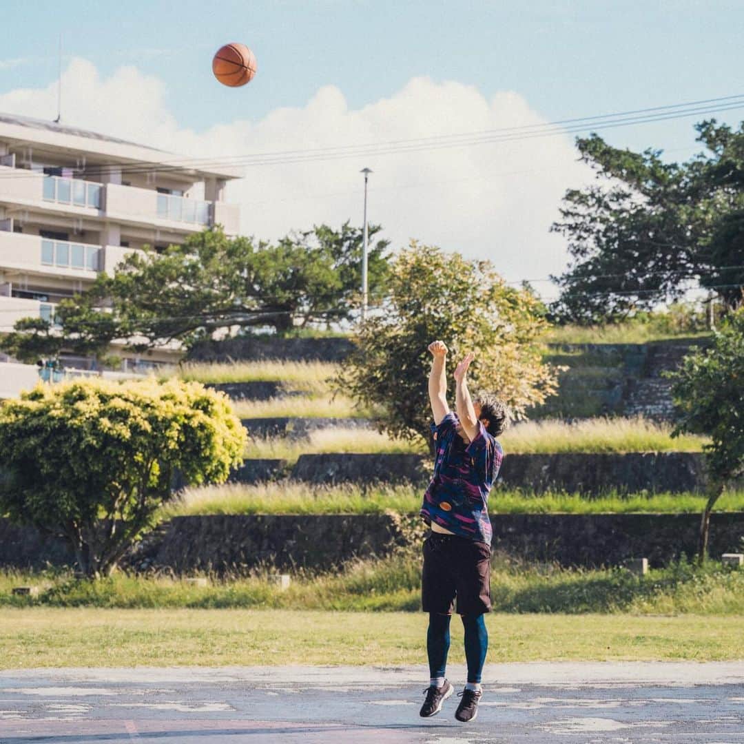 MAIKO さんのインスタグラム写真 - (MAIKO Instagram)「#思い出投稿🫧 #スポーツの秋ですね🍂 #35歳の男子と女子 #必死 #後半誰か早くゴール決めて終わらせてほしいモードになるやつら🏀 #お陰様で筋肉痛です😌 #最後のムービーじわる📽️」11月29日 8時53分 - maiko_oops
