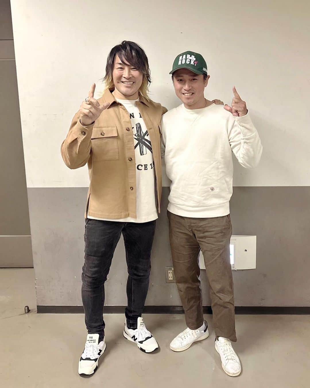 棚橋弘至のインスタグラム：「昨日の会場でお会いした #原田篤 さんと。 #仮面ライダーデルタ の #三原修二 役で、出演されていました。ありがとうございました😊感激！  #仮面ライダーファイズ」