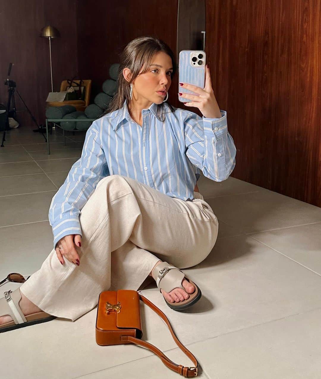 Mariana Sampaioのインスタグラム：「album: new in 🔥 @shop.myne  nossa nova camisa preferida 🦋」